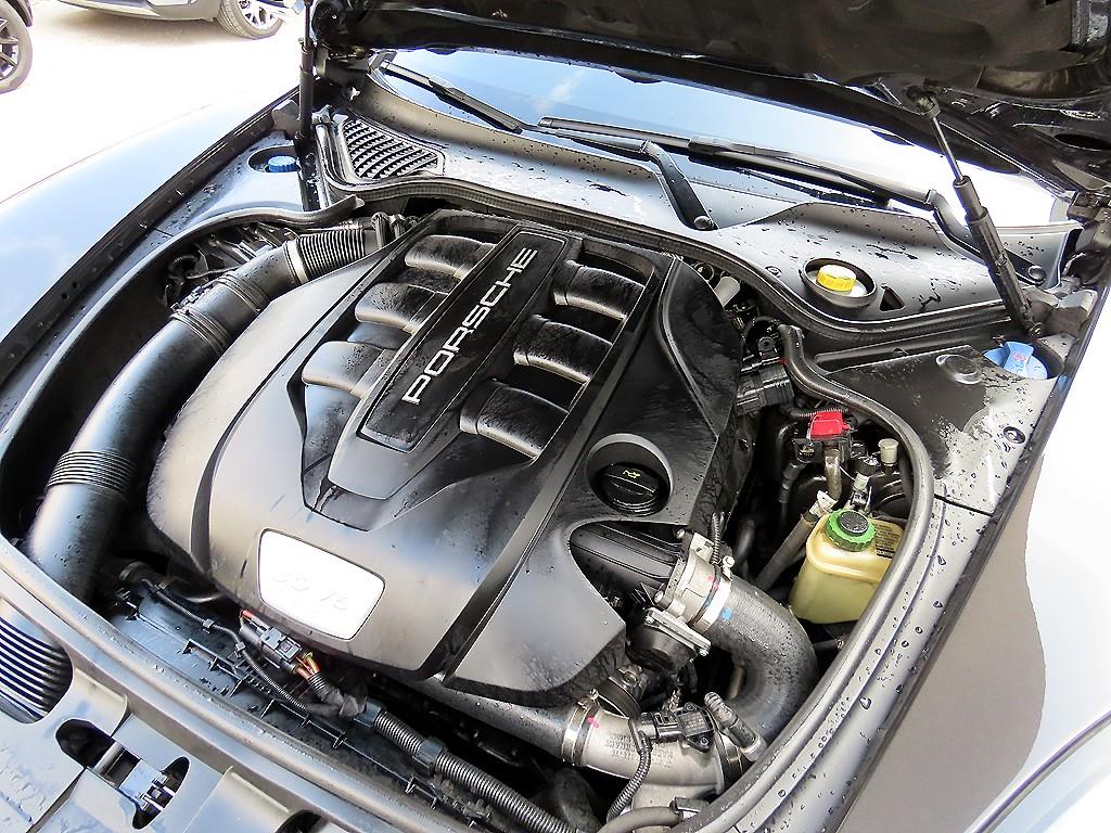 Porsche Panamera — photo 19