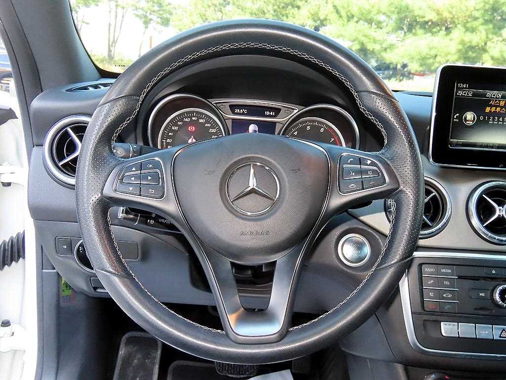 Mercedes-Benz CLA-Class — photo 08