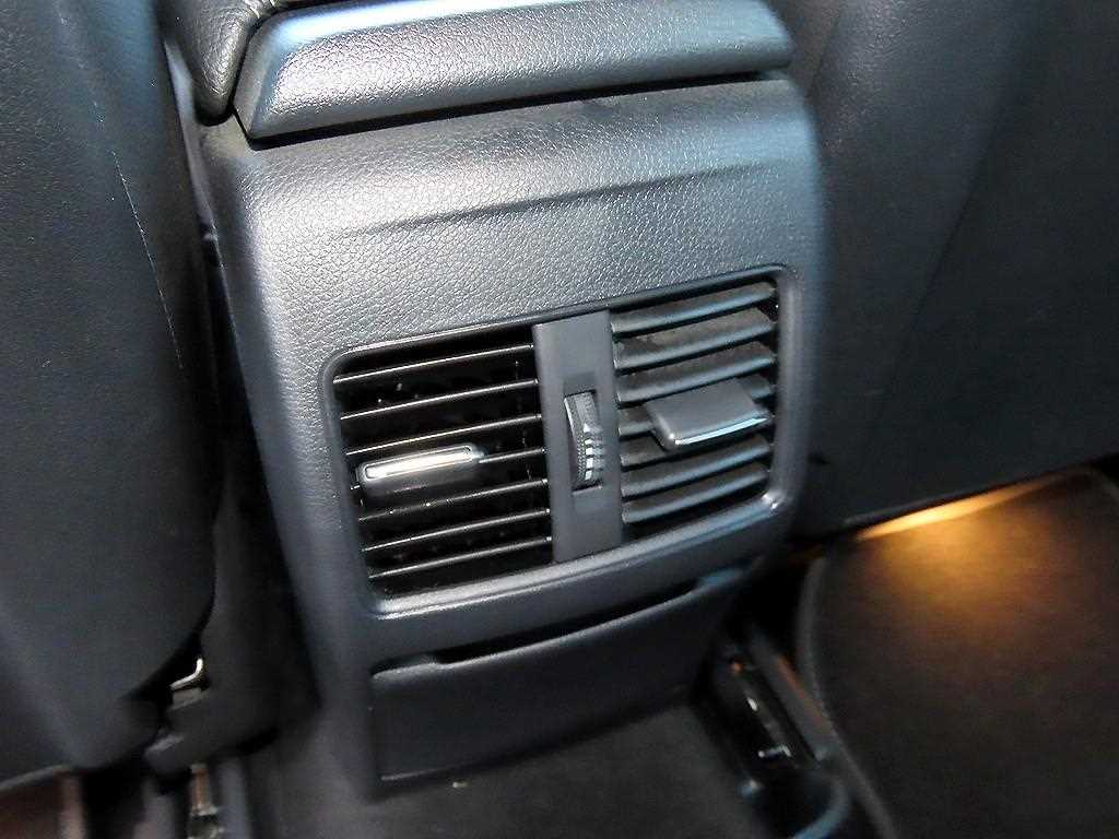 Mercedes-Benz CLA-Class — photo 17