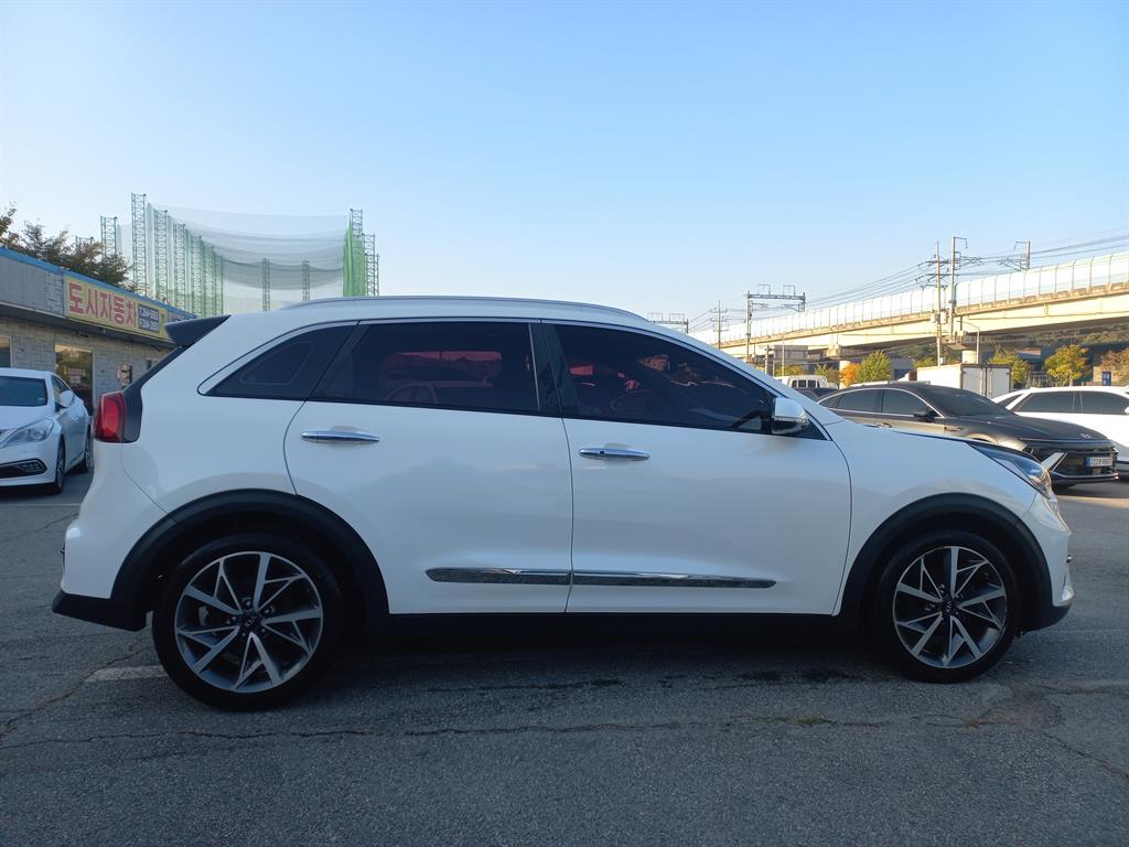 Kia Niro — photo 04