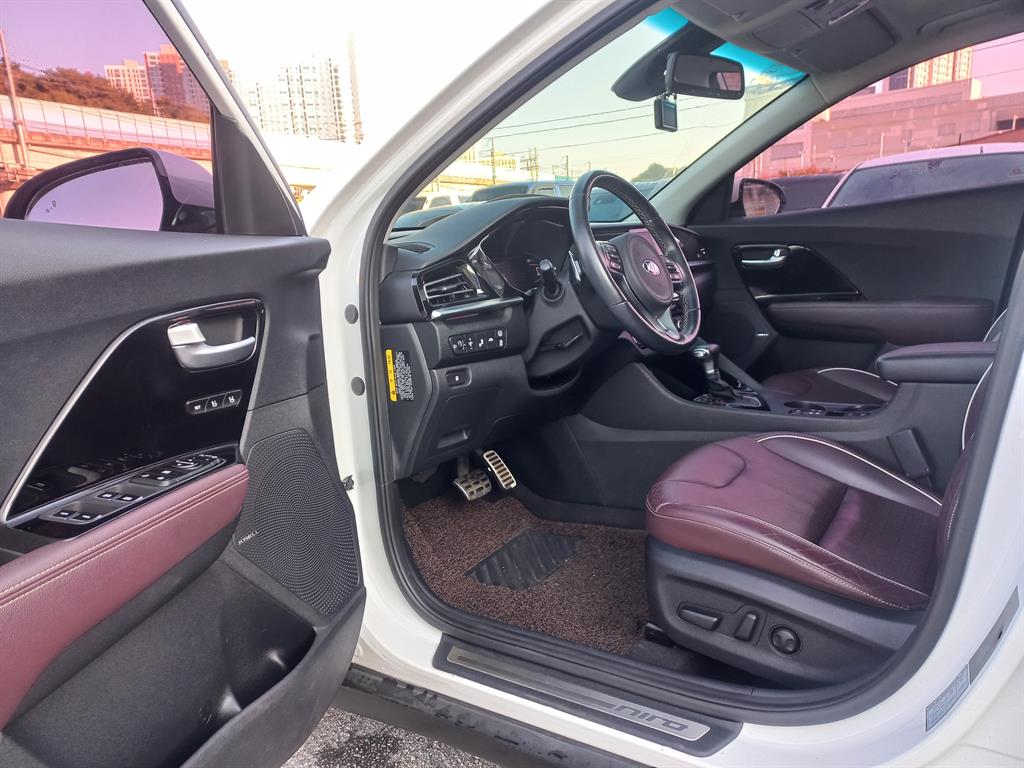 Kia Niro — photo 11