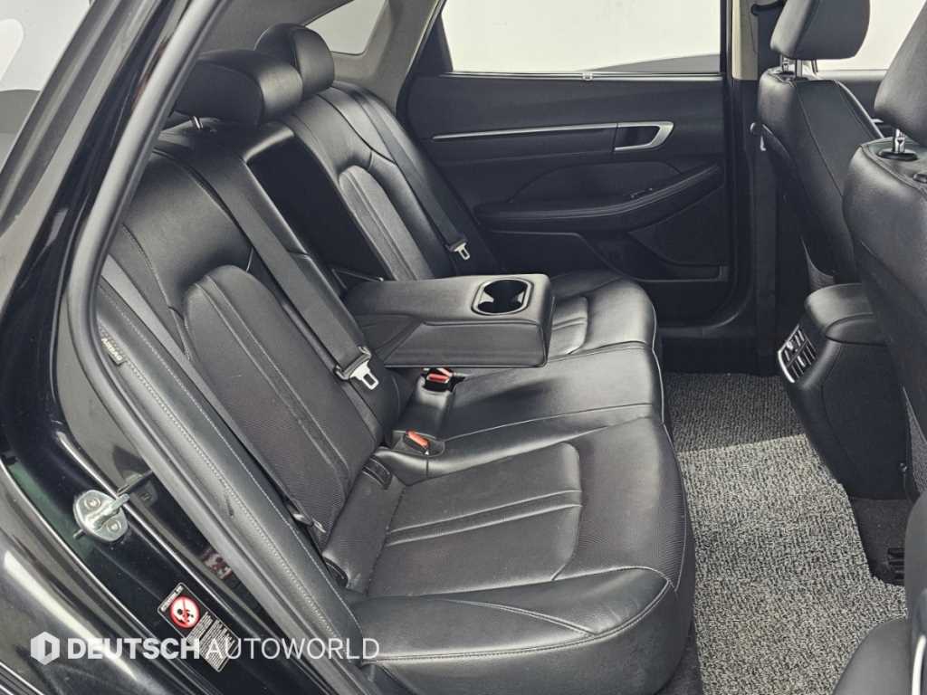 Hyundai Sonata — photo 12