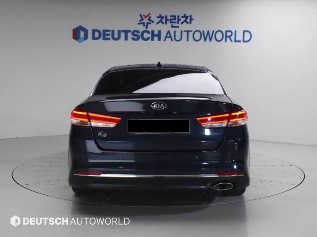 Kia K5 — photo 04
