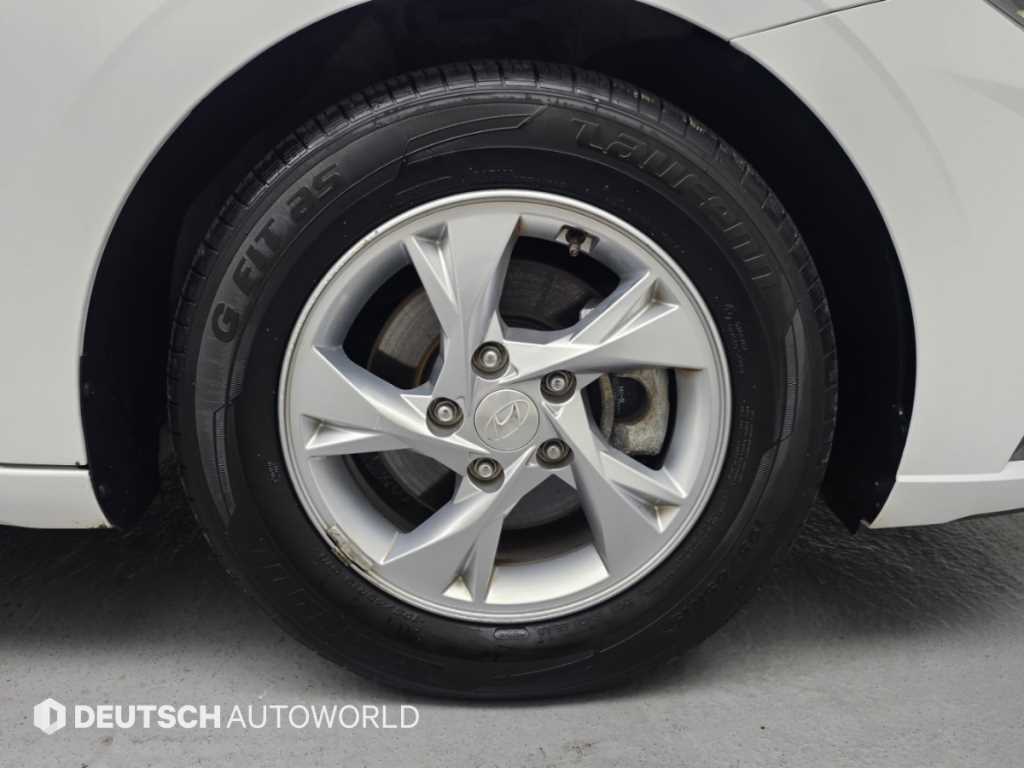 Hyundai Avante — photo 05