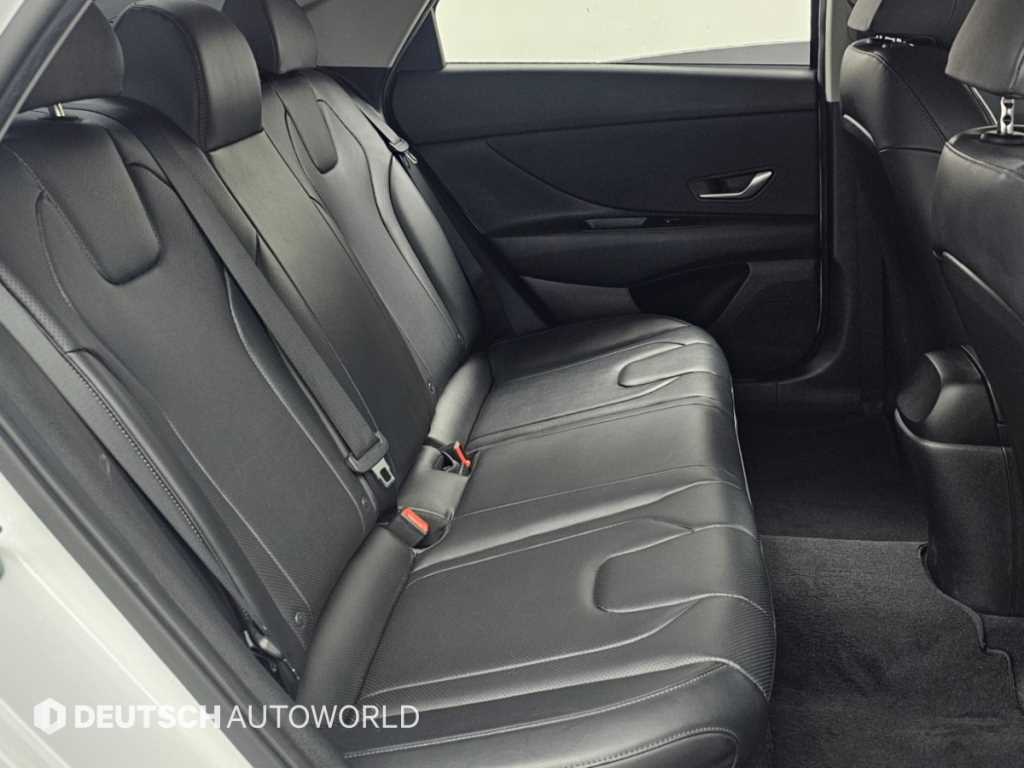 Hyundai Avante — photo 12