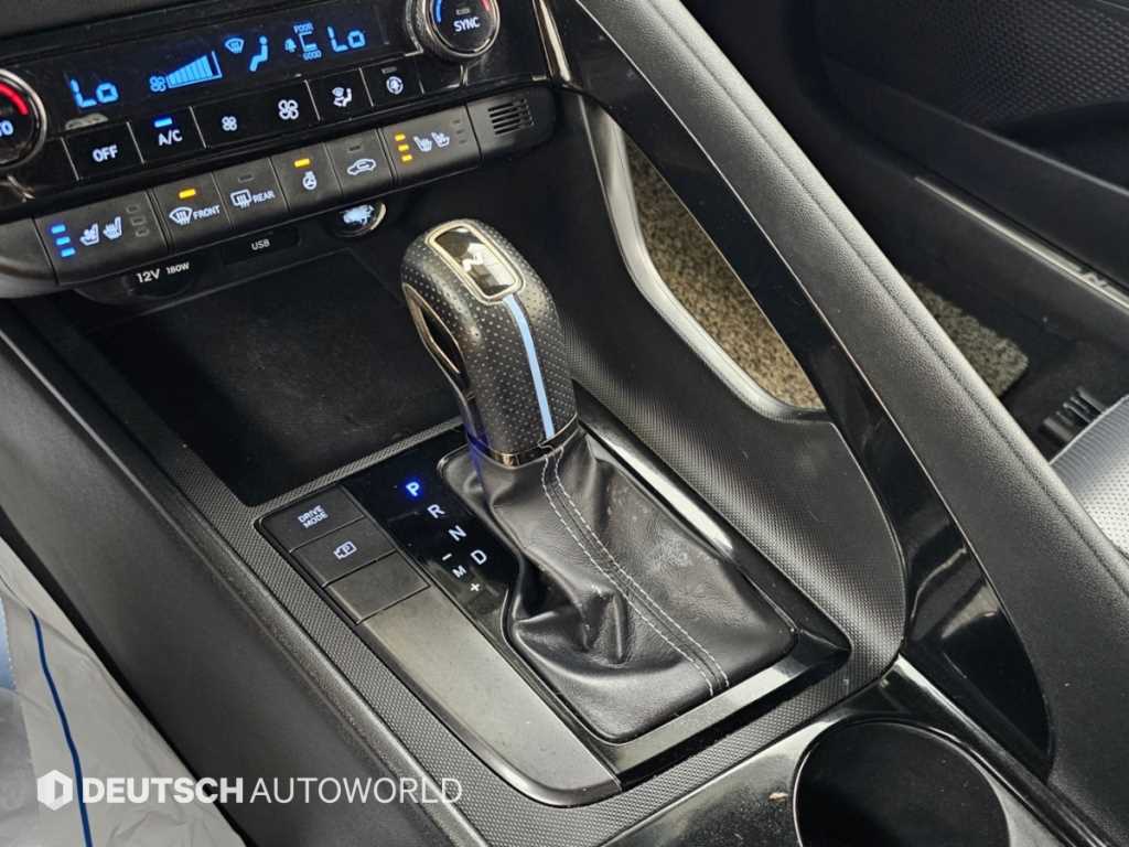 Hyundai Avante — photo 09