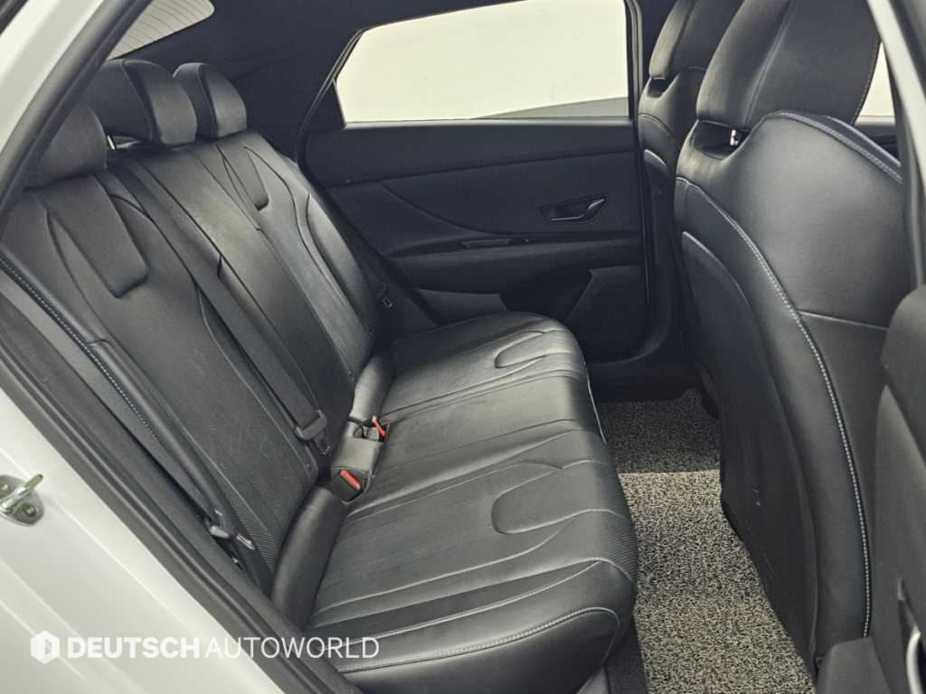 Hyundai Avante — photo 12