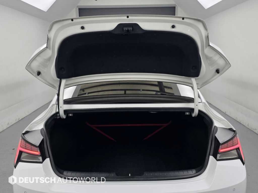 Hyundai Avante — photo 19