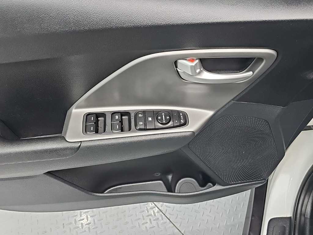 Kia Niro — photo 16