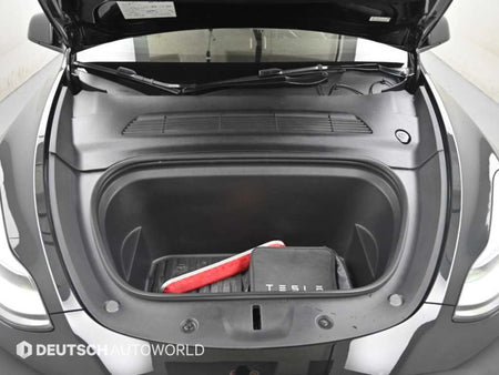 Tesla Model Y — photo 06