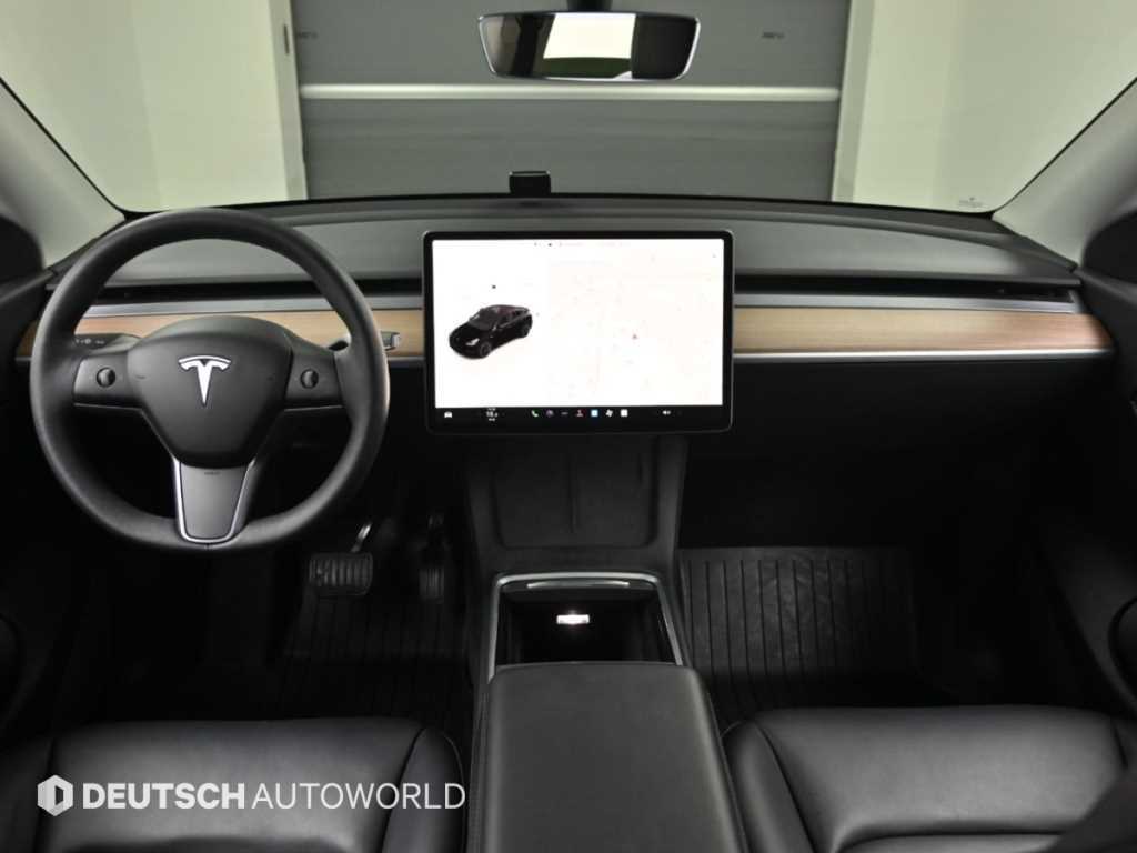 Tesla Model Y — photo 07