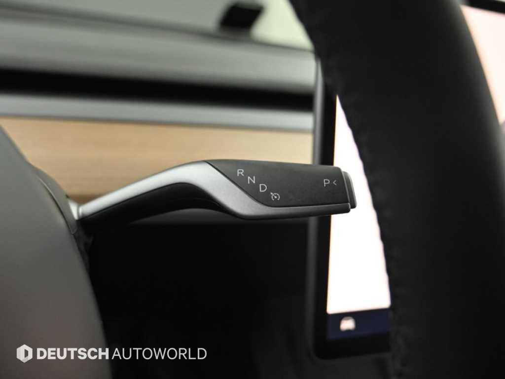 Tesla Model Y — photo 09