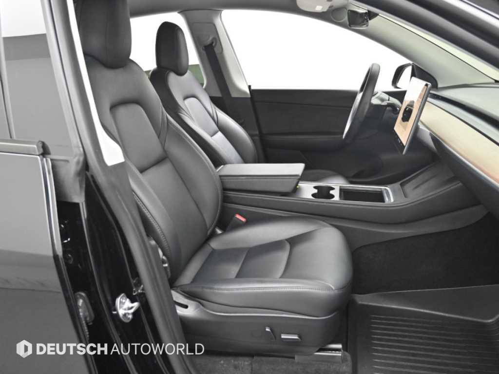Tesla Model Y — photo 10