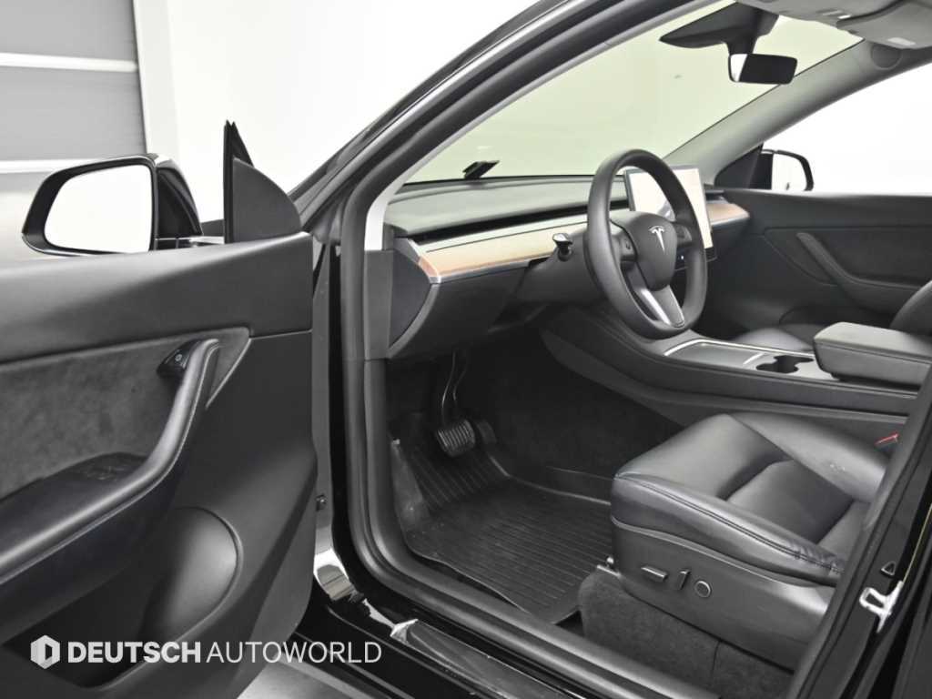 Tesla Model Y — photo 11