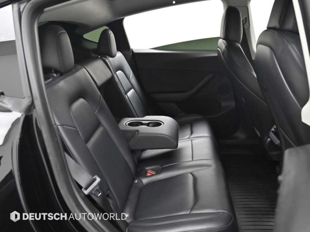 Tesla Model Y — photo 12