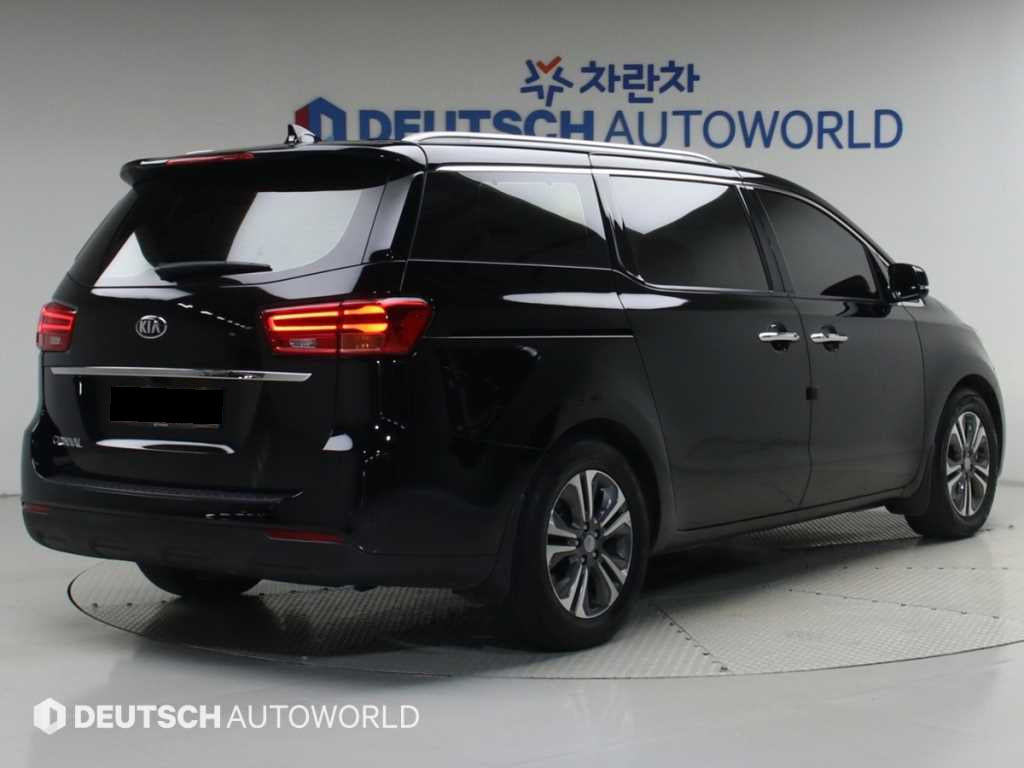 Kia Carnival — photo 02