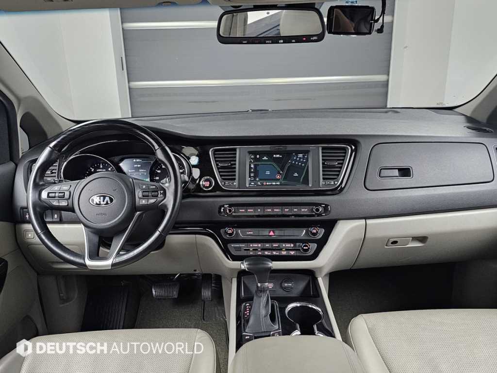 Kia Carnival — photo 07