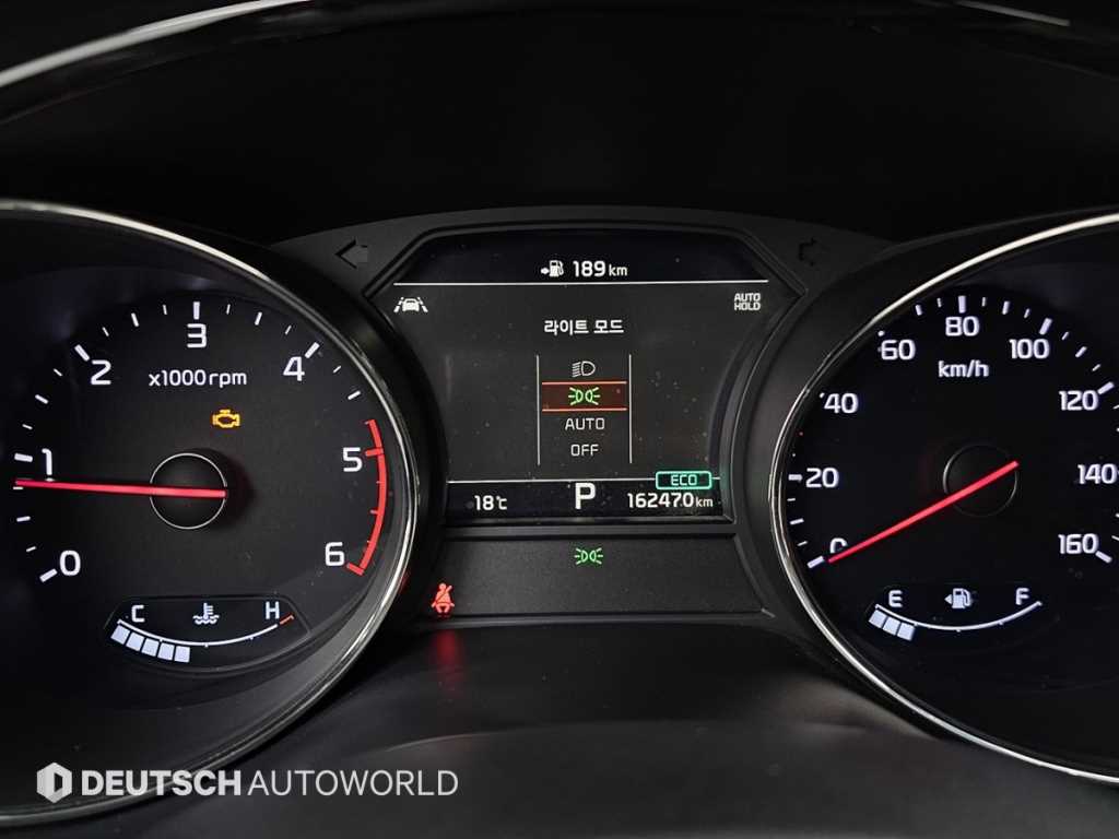 Kia Carnival — photo 08