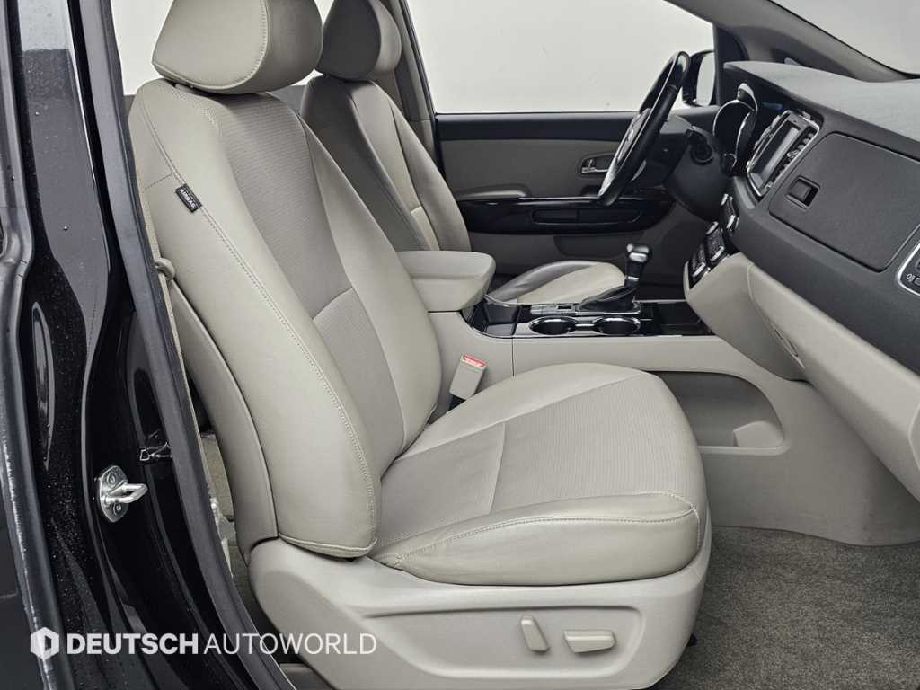 Kia Carnival — photo 10