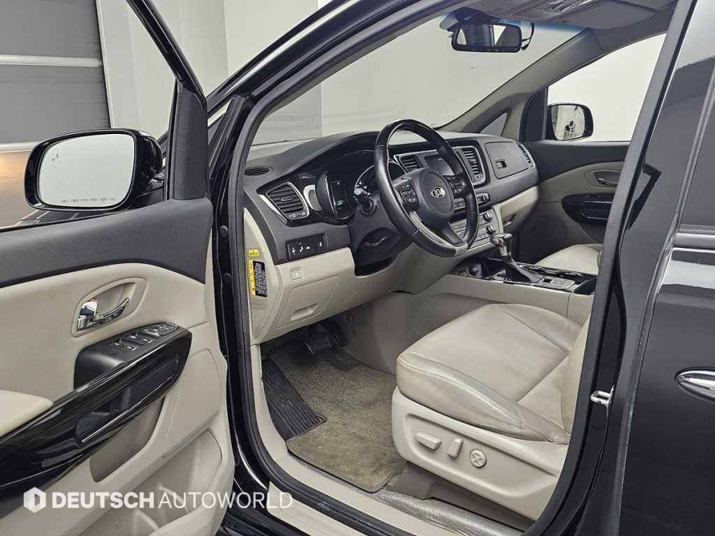 Kia Carnival — photo 11