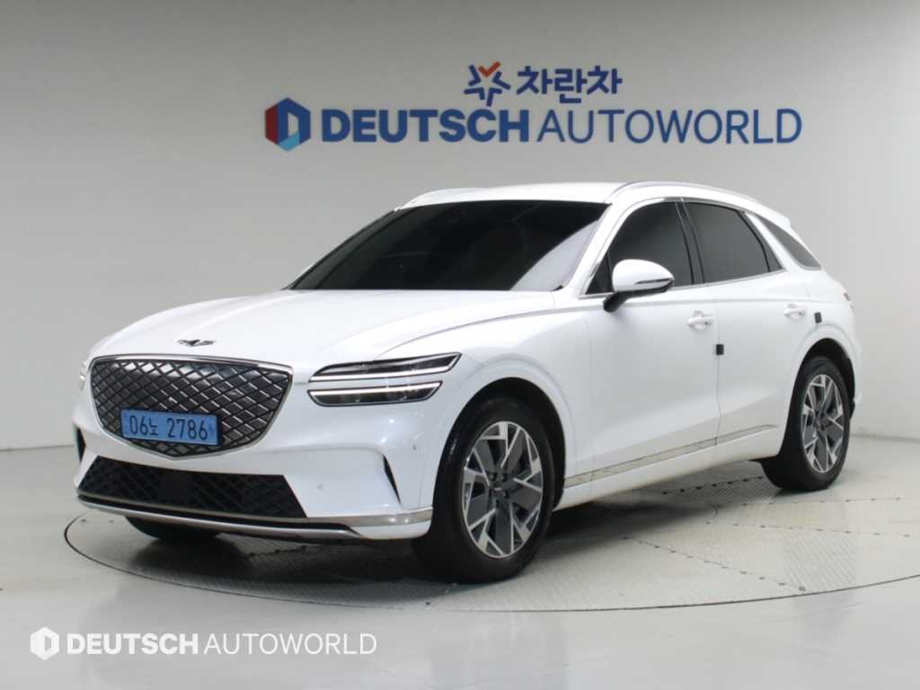 Genesis GV70 — photo 01