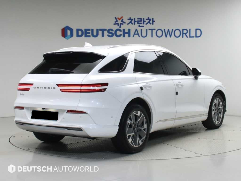 Genesis GV70 — photo 02