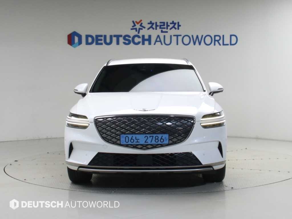 Genesis GV70 — photo 03