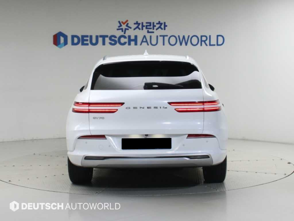 Genesis GV70 — photo 04