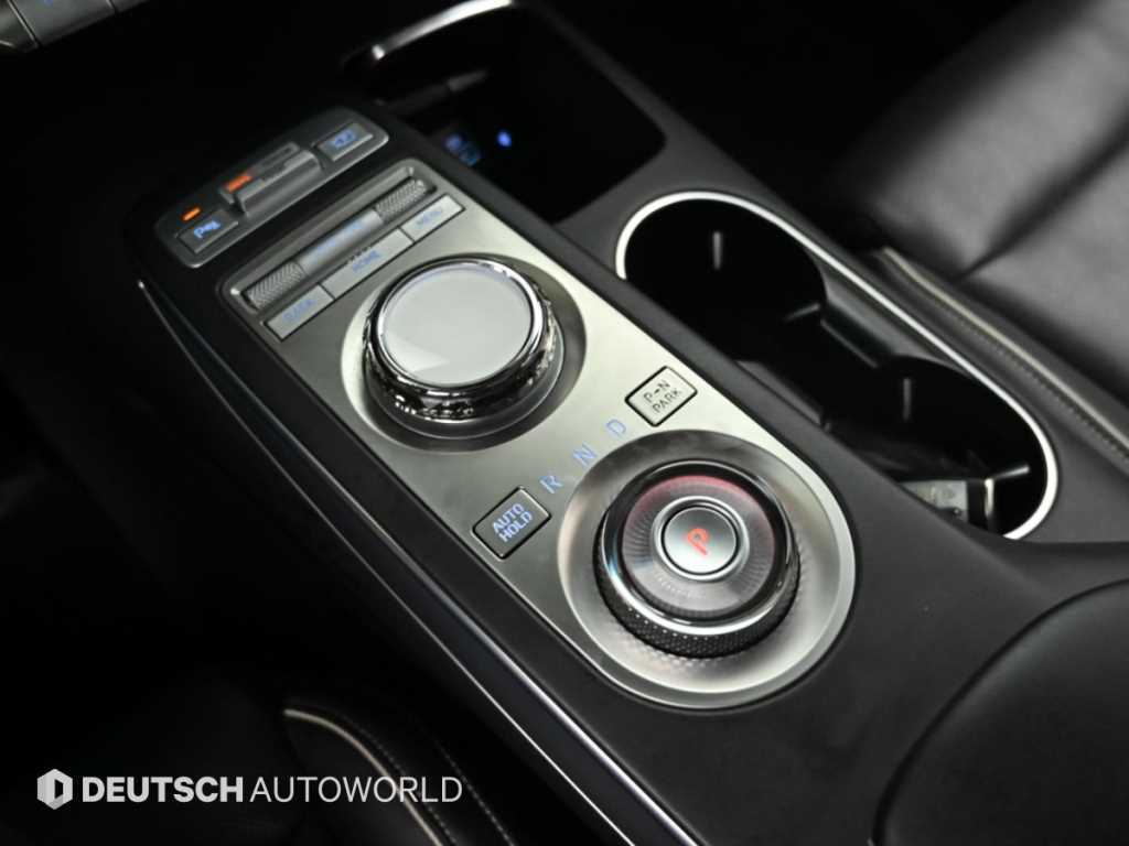 Genesis GV70 — photo 09