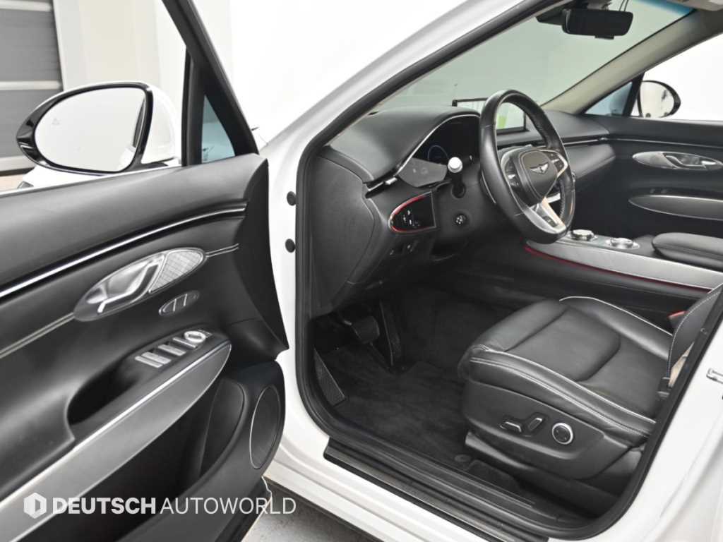 Genesis GV70 — photo 11