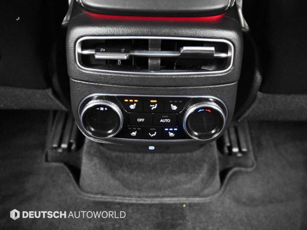 Genesis GV70 — photo 16