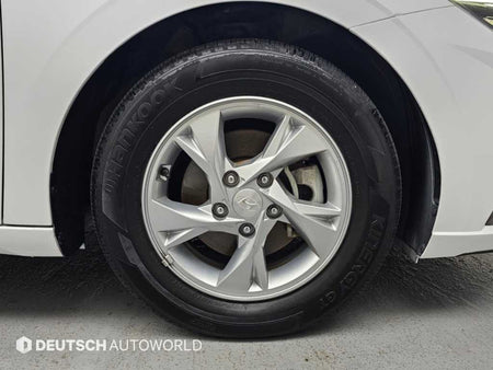 Hyundai Avante — photo 05