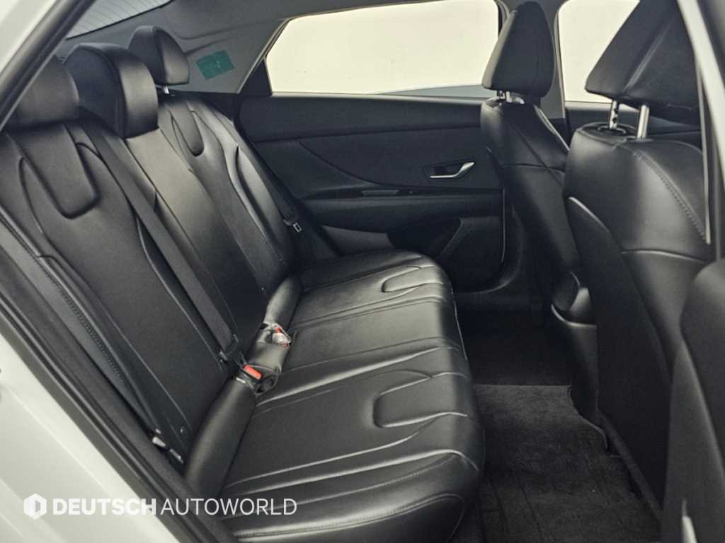 Hyundai Avante — photo 12