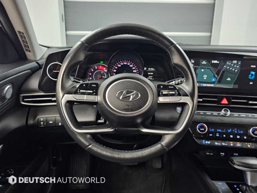 Hyundai Avante — photo 13