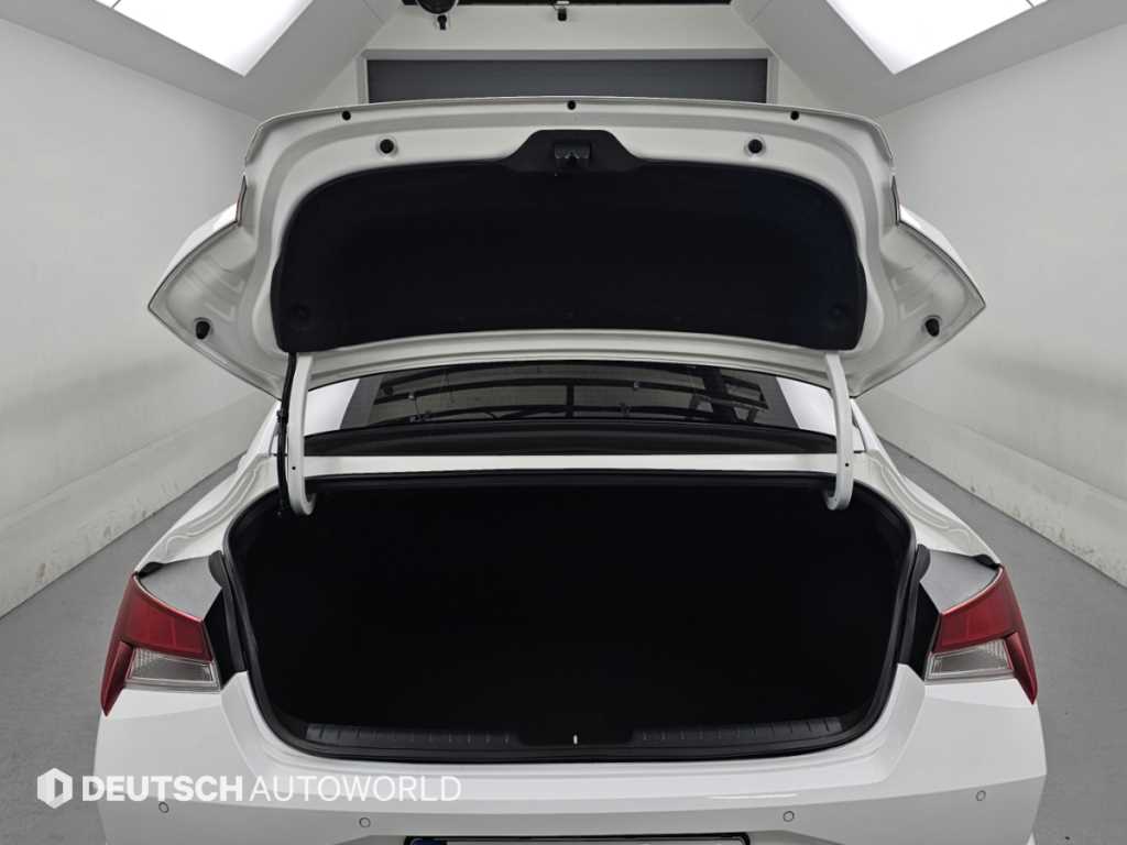 Hyundai Avante — photo 19