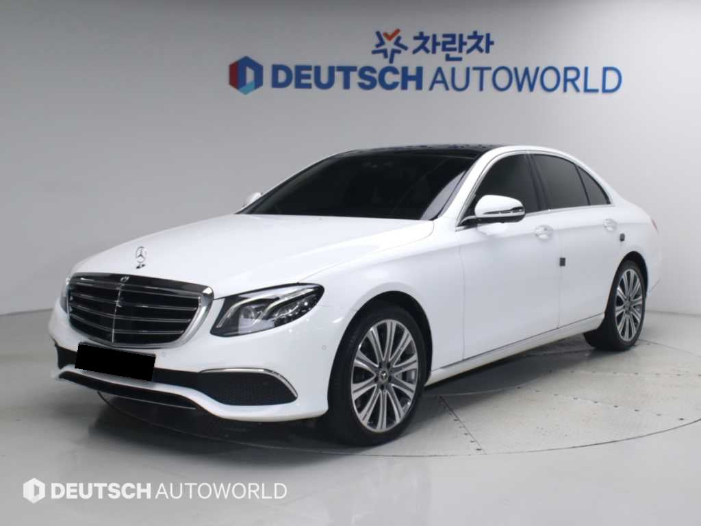 Mercedes-Benz E-Class — photo 01