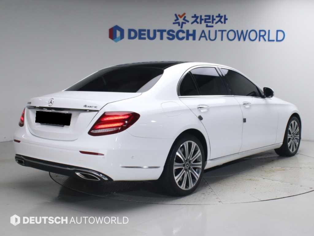 Mercedes-Benz E-Class — photo 02