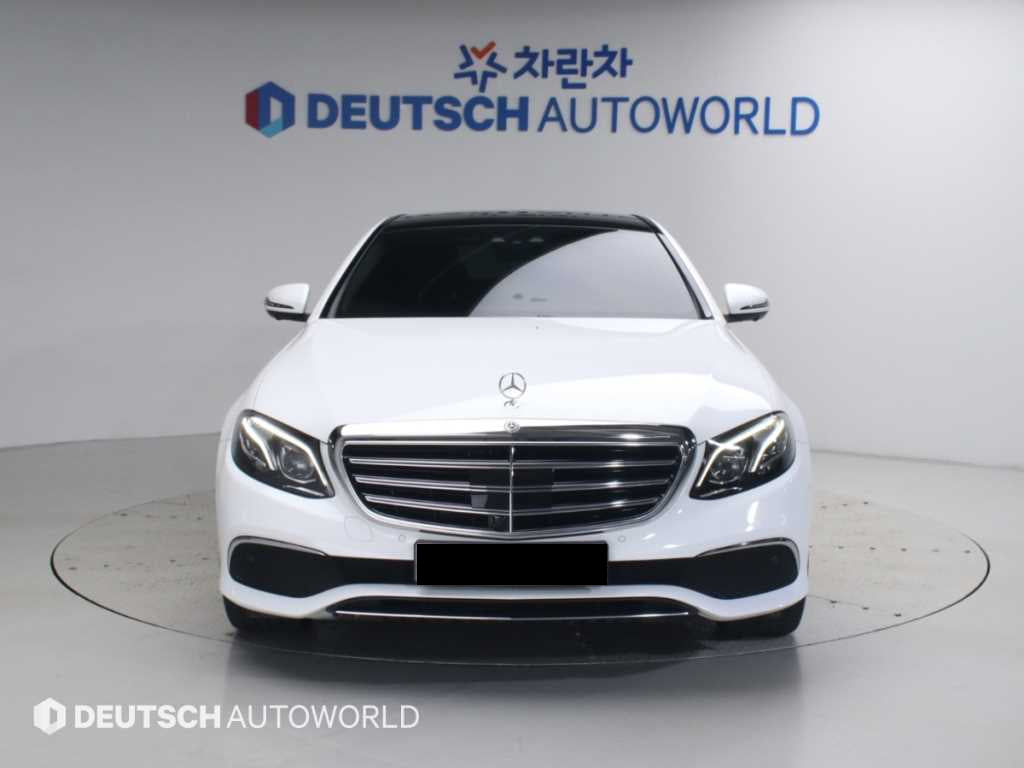 Mercedes-Benz E-Class — photo 03