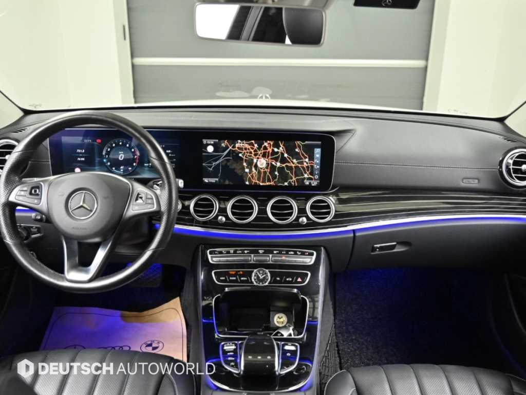 Mercedes-Benz E-Class — photo 07