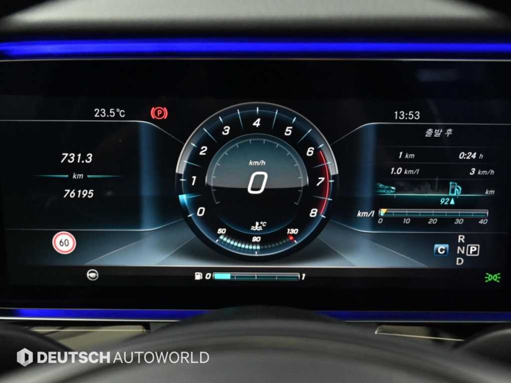 Mercedes-Benz E-Class — photo 08