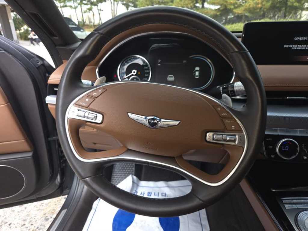 Genesis G80 — photo 08