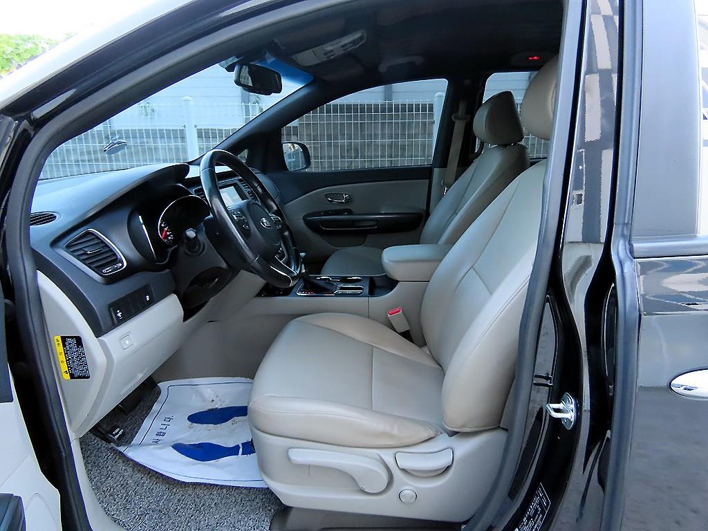 Kia Carnival — photo 05