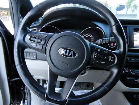 Kia Carnival — photo 09