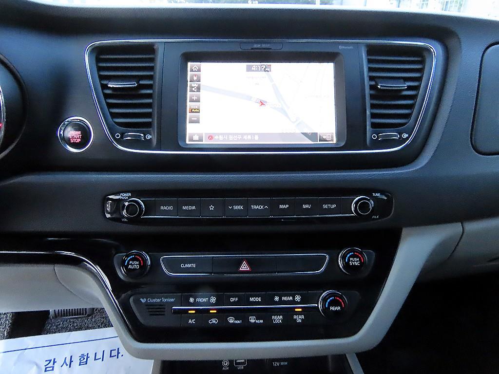 Kia Carnival — photo 12