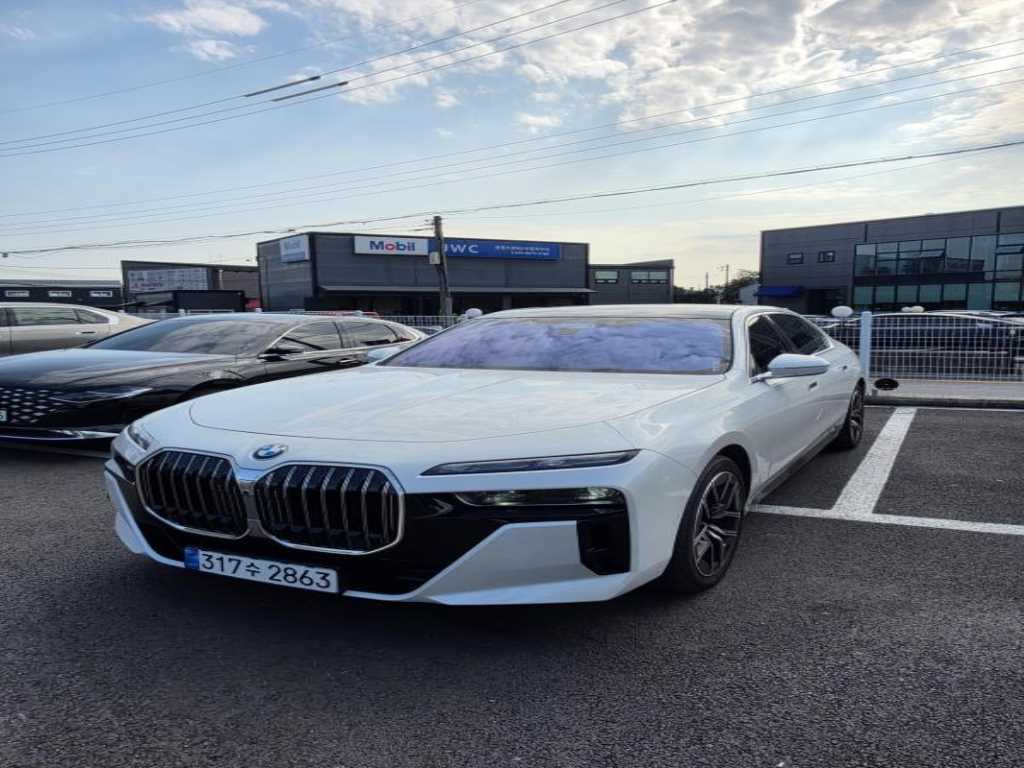 BMW 7-Series — photo 02