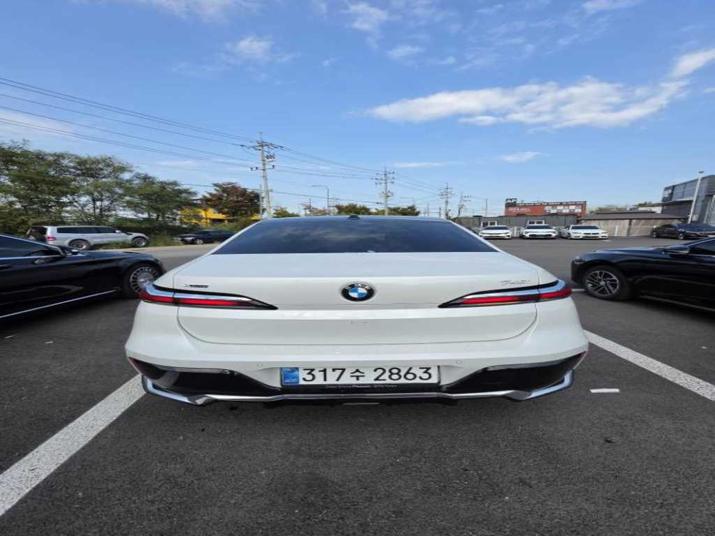 BMW 7-Series — photo 03