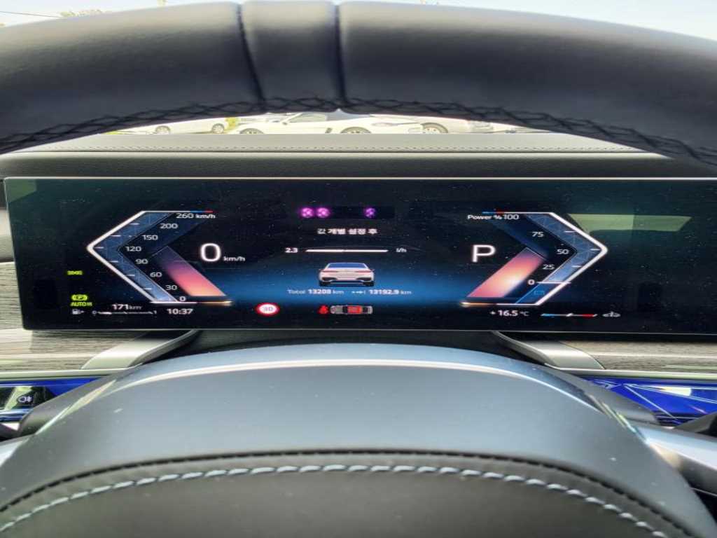 BMW 7-Series — photo 07