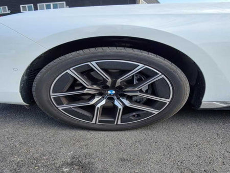 BMW 7-Series — photo 09