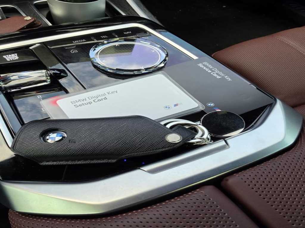 BMW 7-Series — photo 10