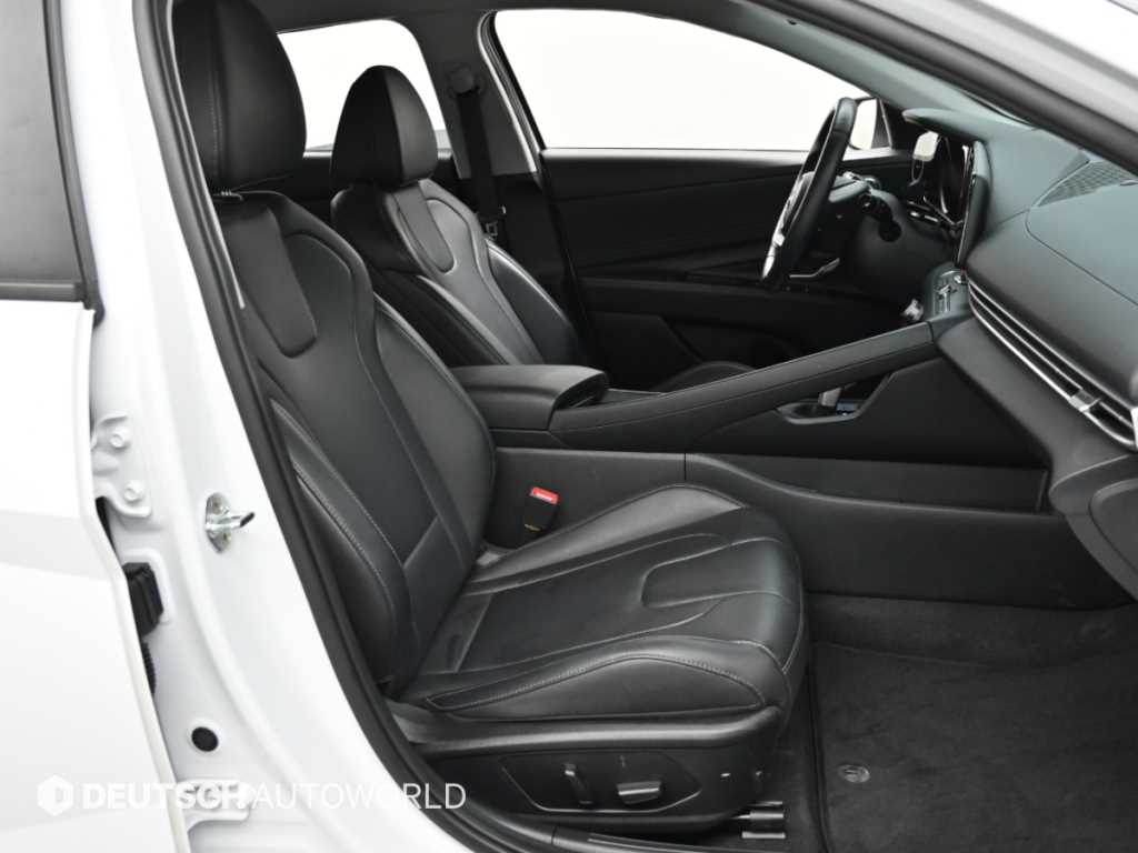 Hyundai Avante — photo 16